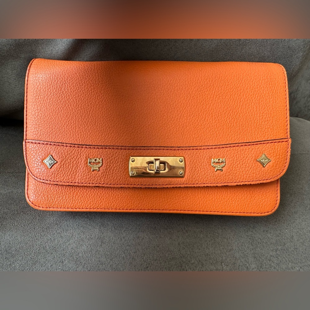 ✨Flash Sale✨

Authentic MCM Vibrant Orange Clutch/WOC with Gold Accents